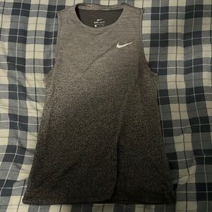 grey nike tank top